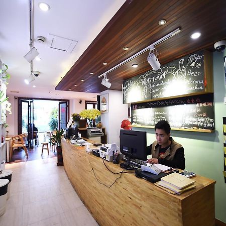 Mingtown Nanjing Road Youth Hostel Shanghai Exterior photo