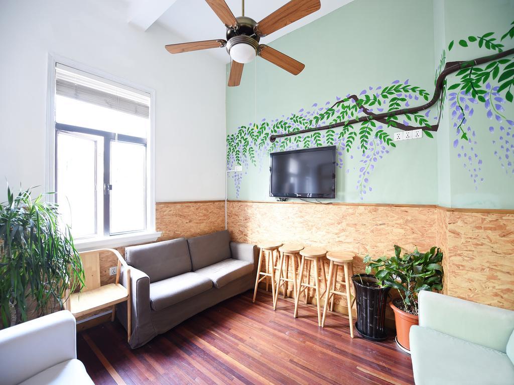 Mingtown Nanjing Road Youth Hostel Shanghai Exterior photo