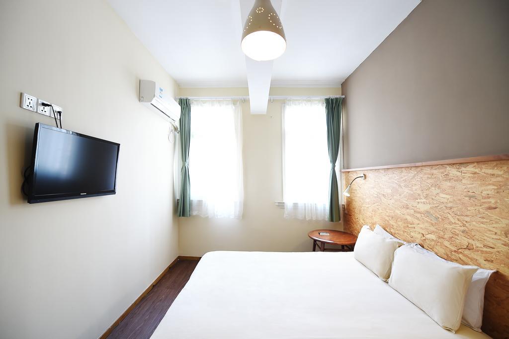 Mingtown Nanjing Road Youth Hostel Shanghai Room photo