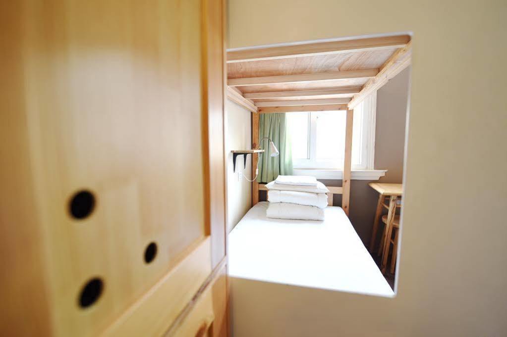 Mingtown Nanjing Road Youth Hostel Shanghai Exterior photo